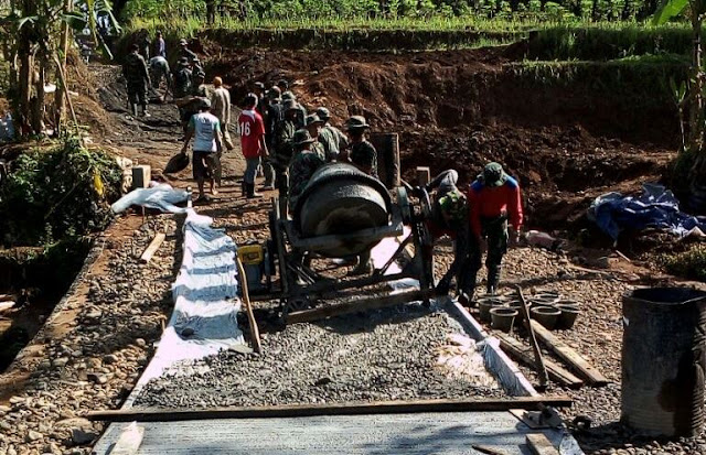 Hari Minggu, Satgas TMMD Jepara Bersama Warga Tetap Bekerja 1 1.%2B%25282%2529