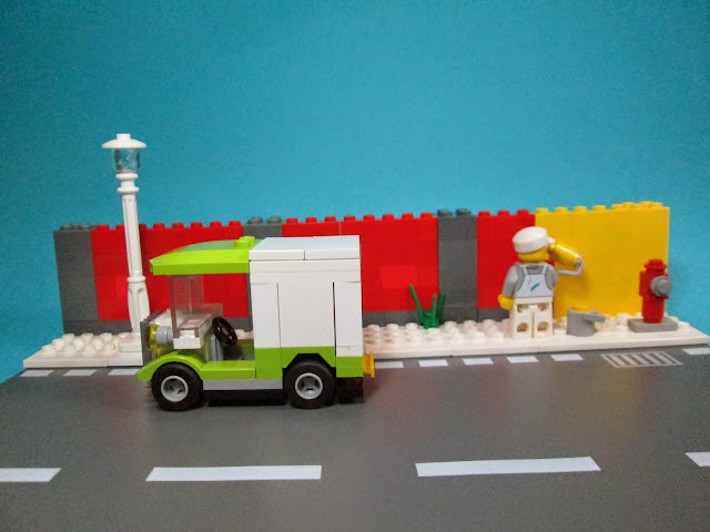 MOC LEGO - pintor a pintar o muro