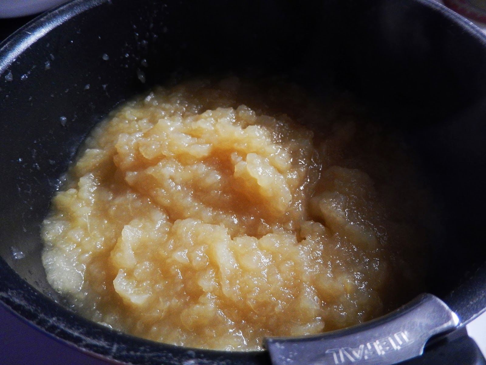 J'ai toujours aimé le jaune moutarde Compote de pommes du jardin au