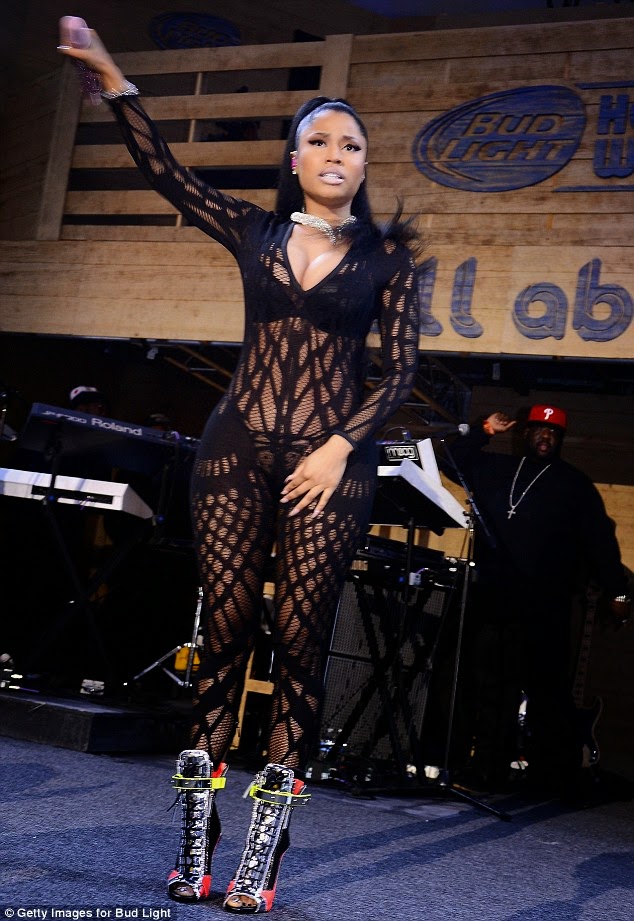 nude on minaj stage Nicki