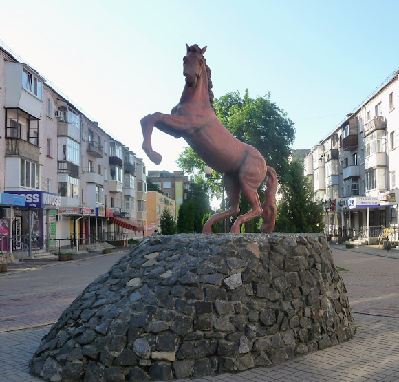 Конотоп. Памятник коню
