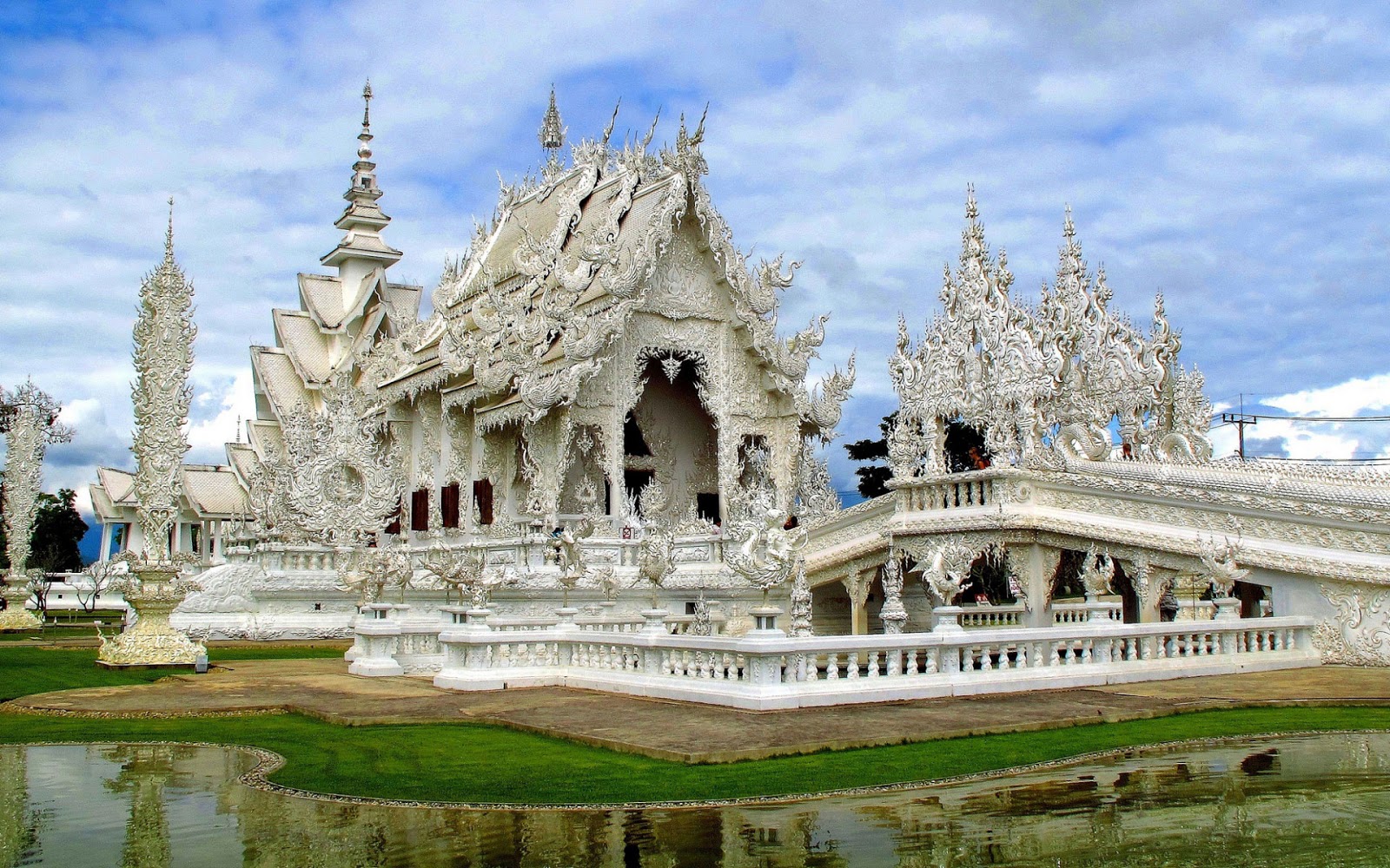 Wat Rong Khun Temple, Chiang Rai Province, Thailand бесплатно