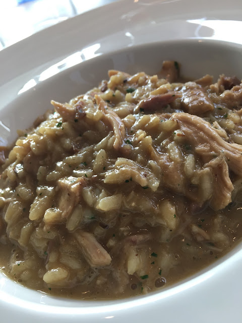 Risotto de guiso de conejo con hongos. Restaurante del museo de la Universidad de Navarra.