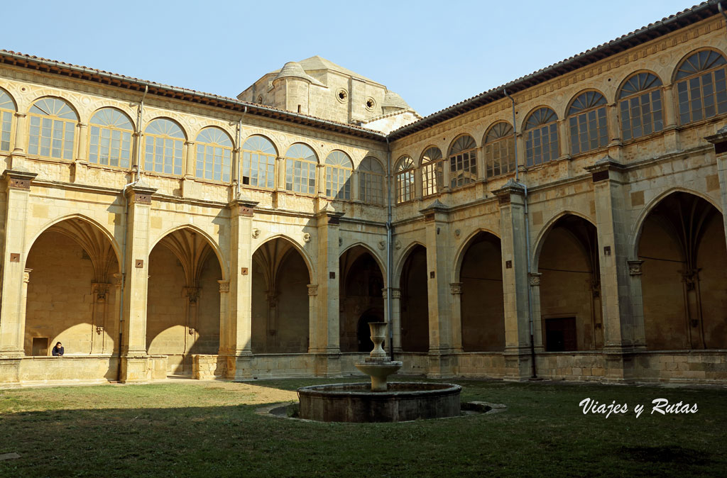Claustro viejo del monasterio de Irache