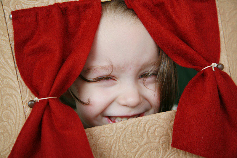 The Wight Family Finger Puppet Stage