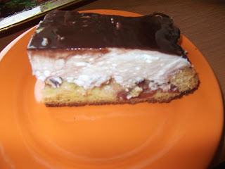 PRAJITURA CU CIRESE SI FRISCA