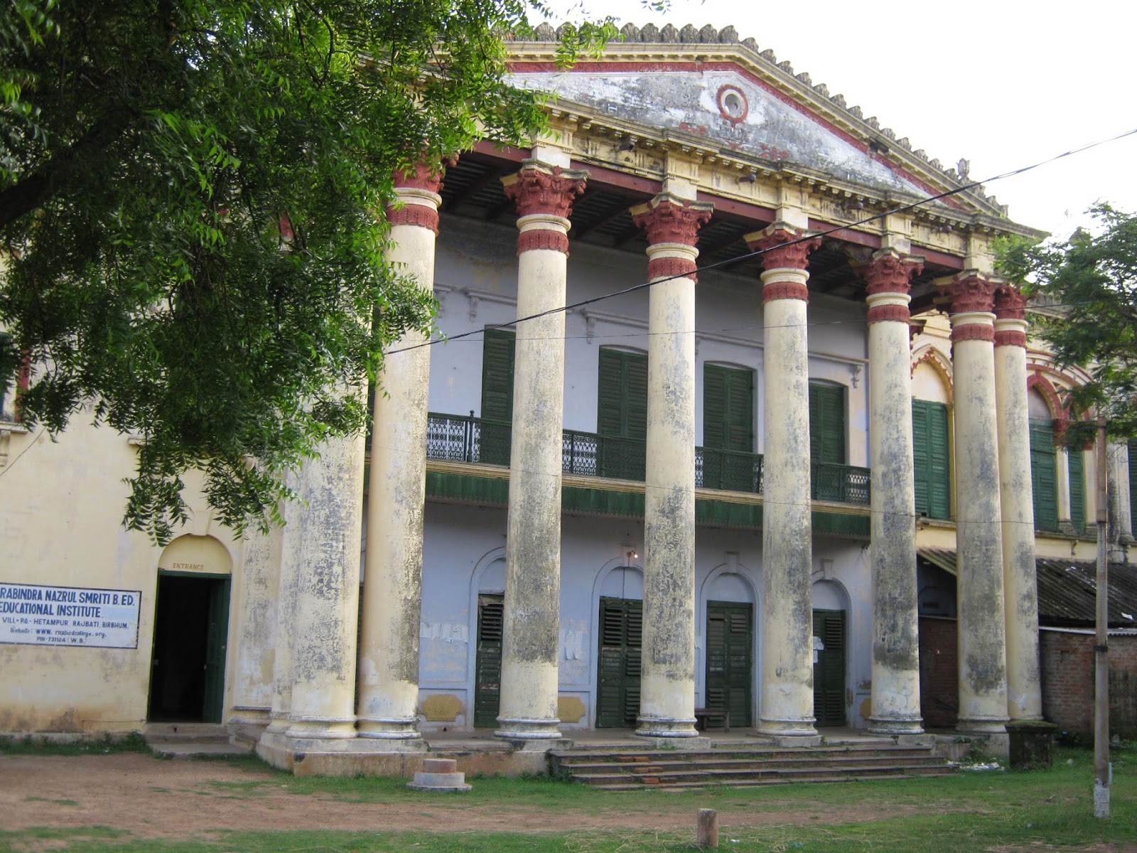 Hetampur Rajbari palace with 999 doors lost glory