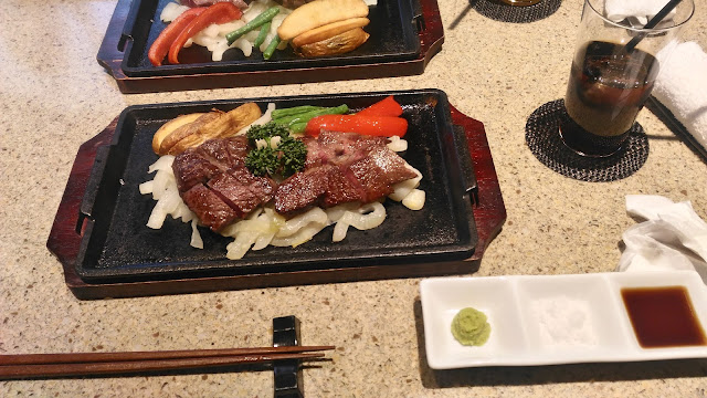 Le plat avec le célèbre boeuf de Kobe