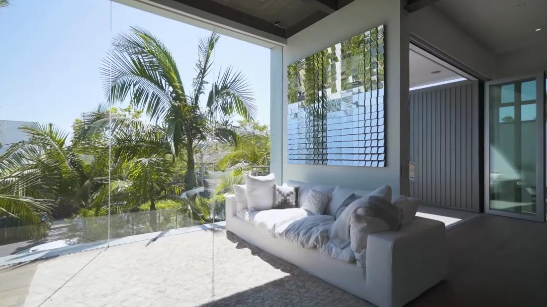 Tour 248 Bernard Ave, Venice, CA vs. 33 Interior Design Photos