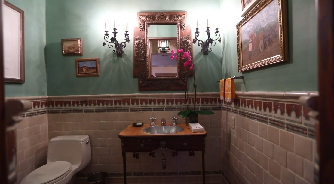 Tour Terrell Hills San Antonio, TX Manor vs. 17 Interior Design Photos
