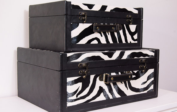 Transforming zebra boxes into the perfect vintage inspired storage. - Littlehouseoffour.