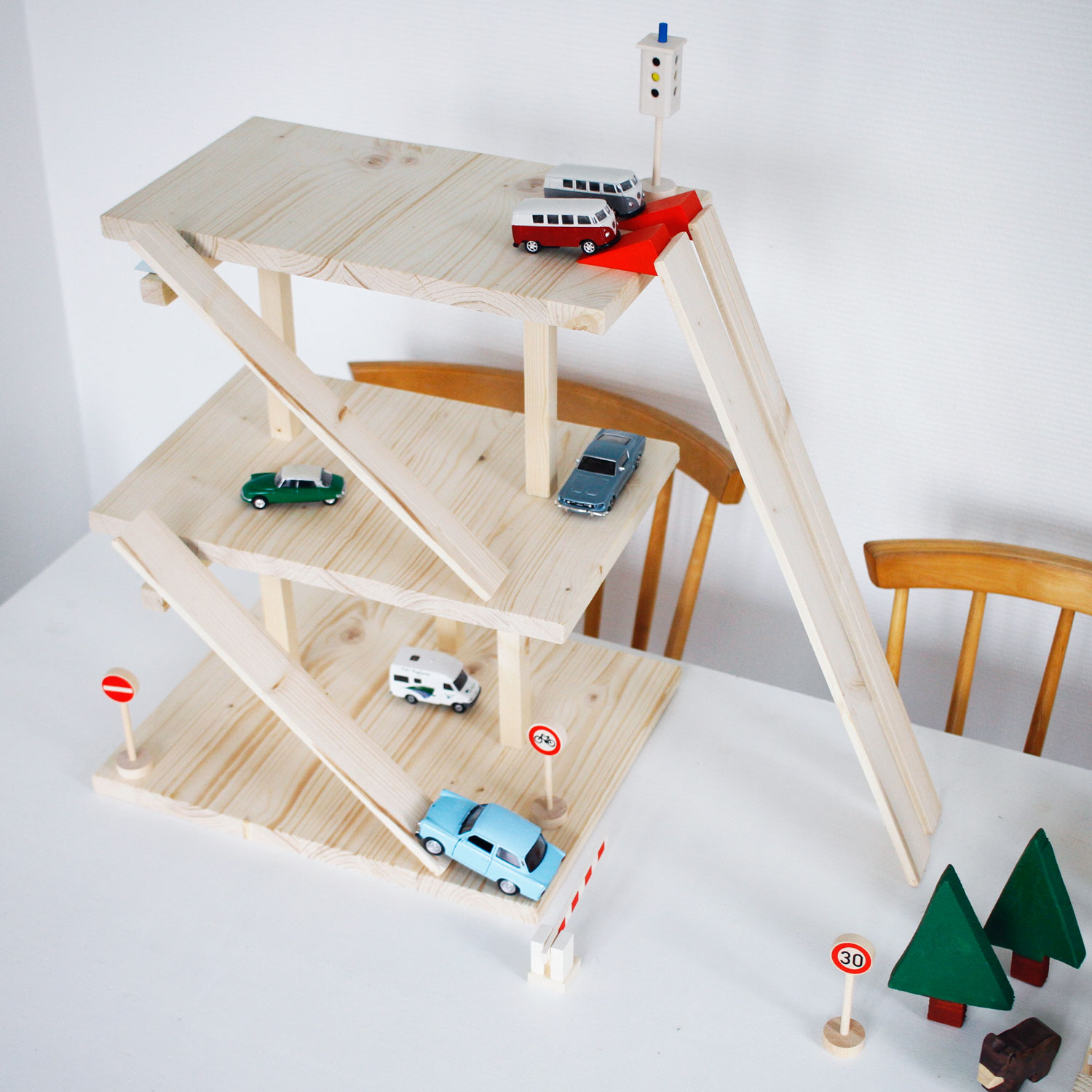 construire un garage en bois jouet