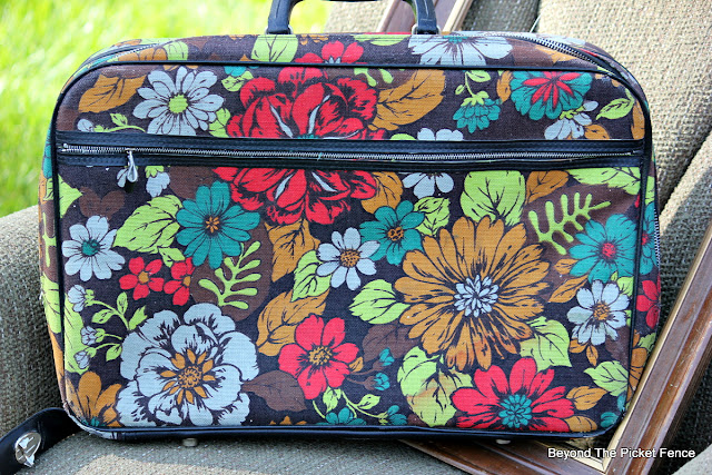 vintage suitcase, luggage, hippie vibe, http://bec4-beyondthepicketfence.blogspot.com/2015/10/small-town-thrifting.html