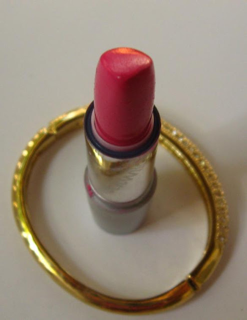 Wet N Wild Silk Finish Lipstick in Nouveau Pink Review, Swatches and FOTD