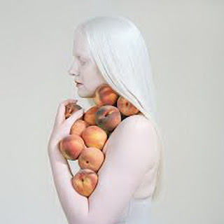 fotografías-artisticas-mujeres-frutas-y-animales 