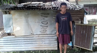 Miris! Lelaki Ini Bertahan Tinggal di Gubuk 3x3 Meter, Beralaskan Tanah, dan Dinding dari Seng Miris! Lelaki Ini Bertahan Tinggal di Gubuk 3x3 Meter, Beralaskan Tanah, dan Dinding dari Seng