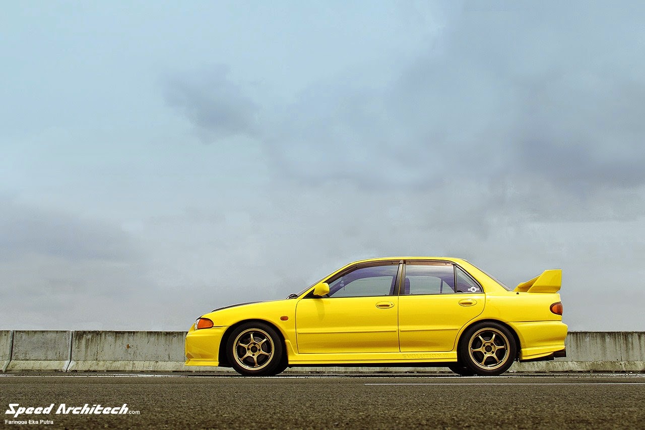 Foto Modifikasi Mobil Mitsubishi Lancer Evolution untuk Balapan