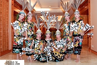 28 Kostum Tari Enggang Modis