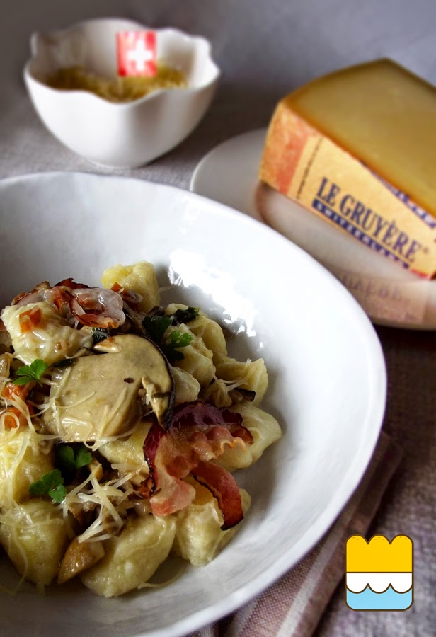 gnocchi rustici al gruyère, con funghi porcini e pancetta affumicata croccante.