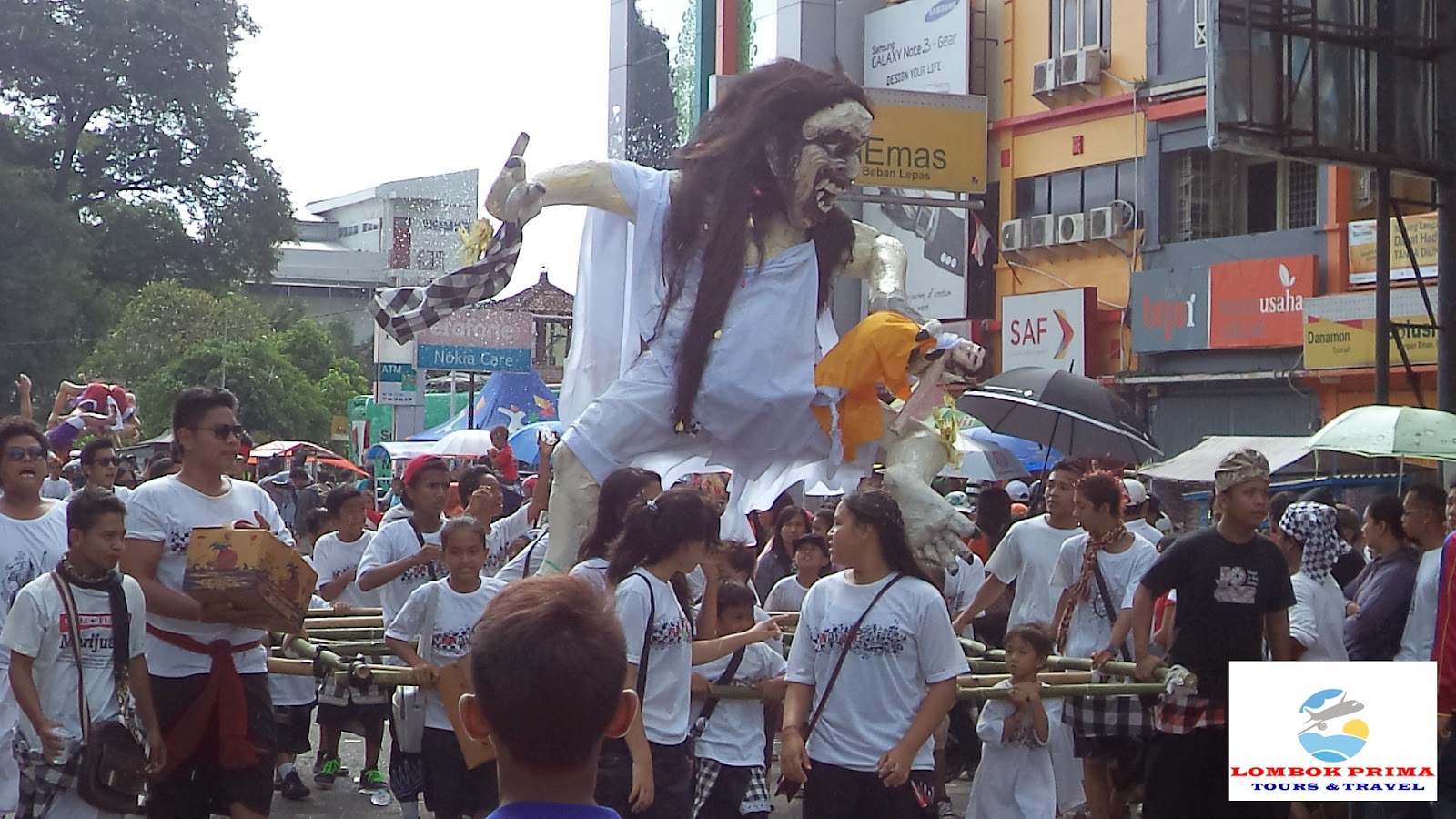 LOMBOK PRIMA TOURS & TRAVEL: OGOH-OGOH ANCIENT TRADITION AND THE FIRE ...