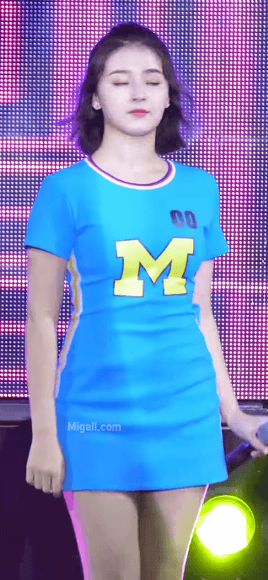 모모랜드 낸시 하늘색 원피스