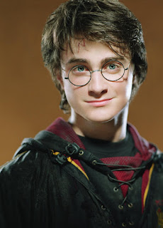 Harry Potter: Imágenes, Tarjetas o Invitaciones para Imprimir Gratis. Para hacer invitaciones, tarjetas, marcos de fotos o etiquetas, para imprimir gratis de Harry Potter.