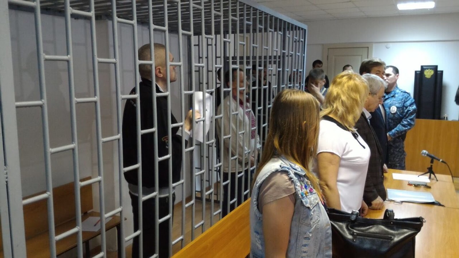 Prison отзывы. Prison blues куртка. Следственный изолятор в жодино. Тюремная камера с решеткой. Тюремная клетка.