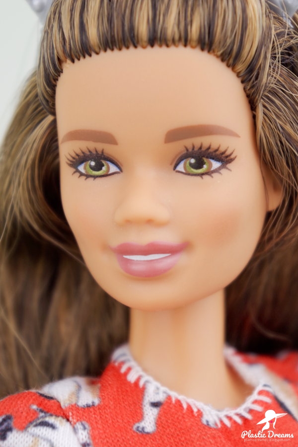 Plastic Dreams :: Barbie et miniatures: Fashionistas Barbie Doll: Meow Mix
