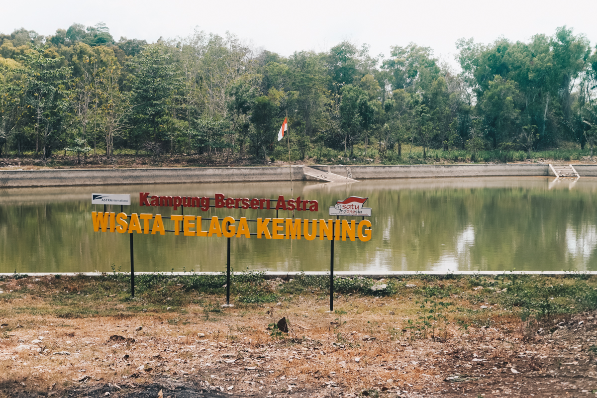 Carilah Arti Kata Kata Gemerlap Sejuk Kilau Embun Dan Kicau Brainly Co Id