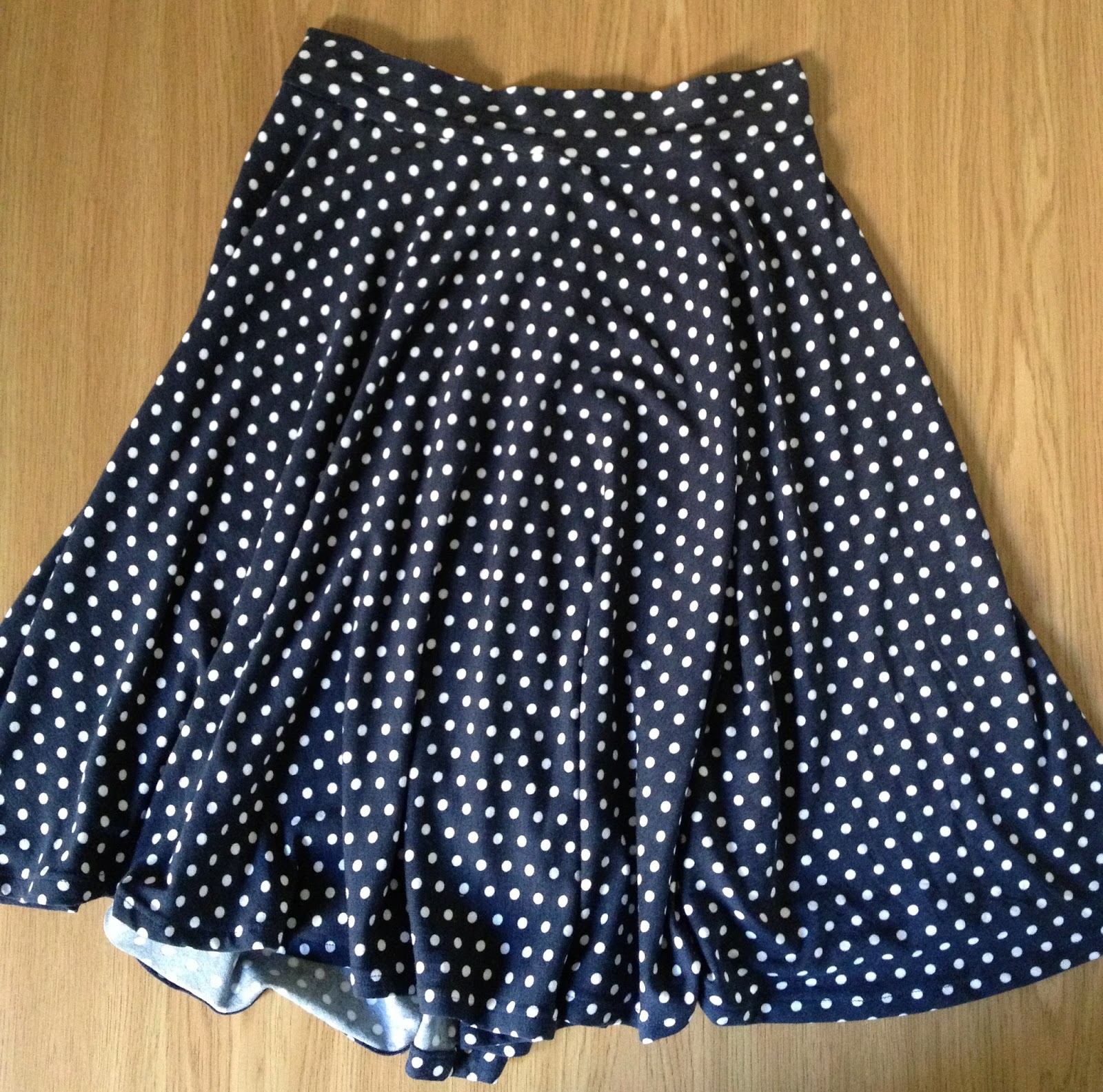 Diary of a Chain Stitcher : Polkadot Jersey Circle Skirt