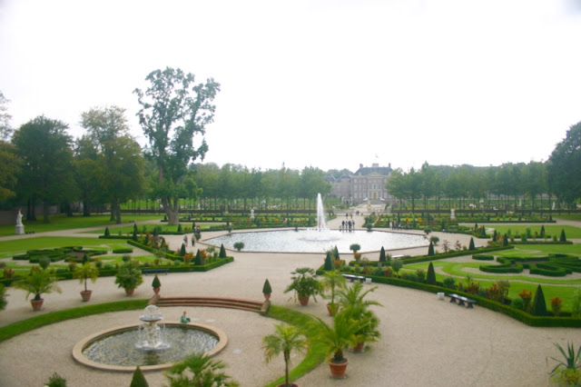 Inside the garden has variety with ponds & fountains.  Paleis Het Loo National Museum
