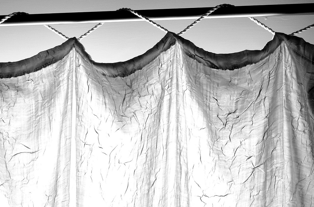 Avail of Skilled Service of Efficient Drapery Cleaners while Cleaning