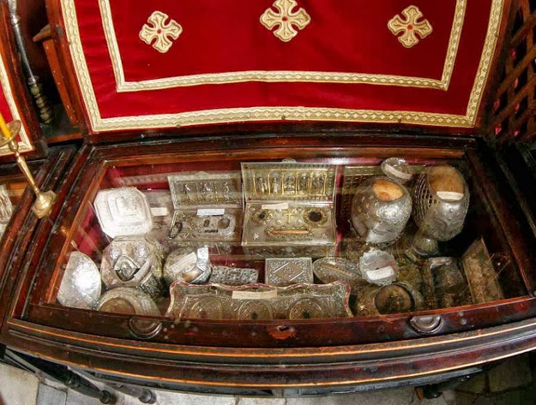 Άγια λείψανα από την Ιερά Μονή Ιβήρων Αγίου Όρους http://leipsanothiki.blogspot.be/