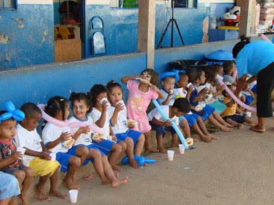 OAB/DF entrega leite em creche de São Sebastião
