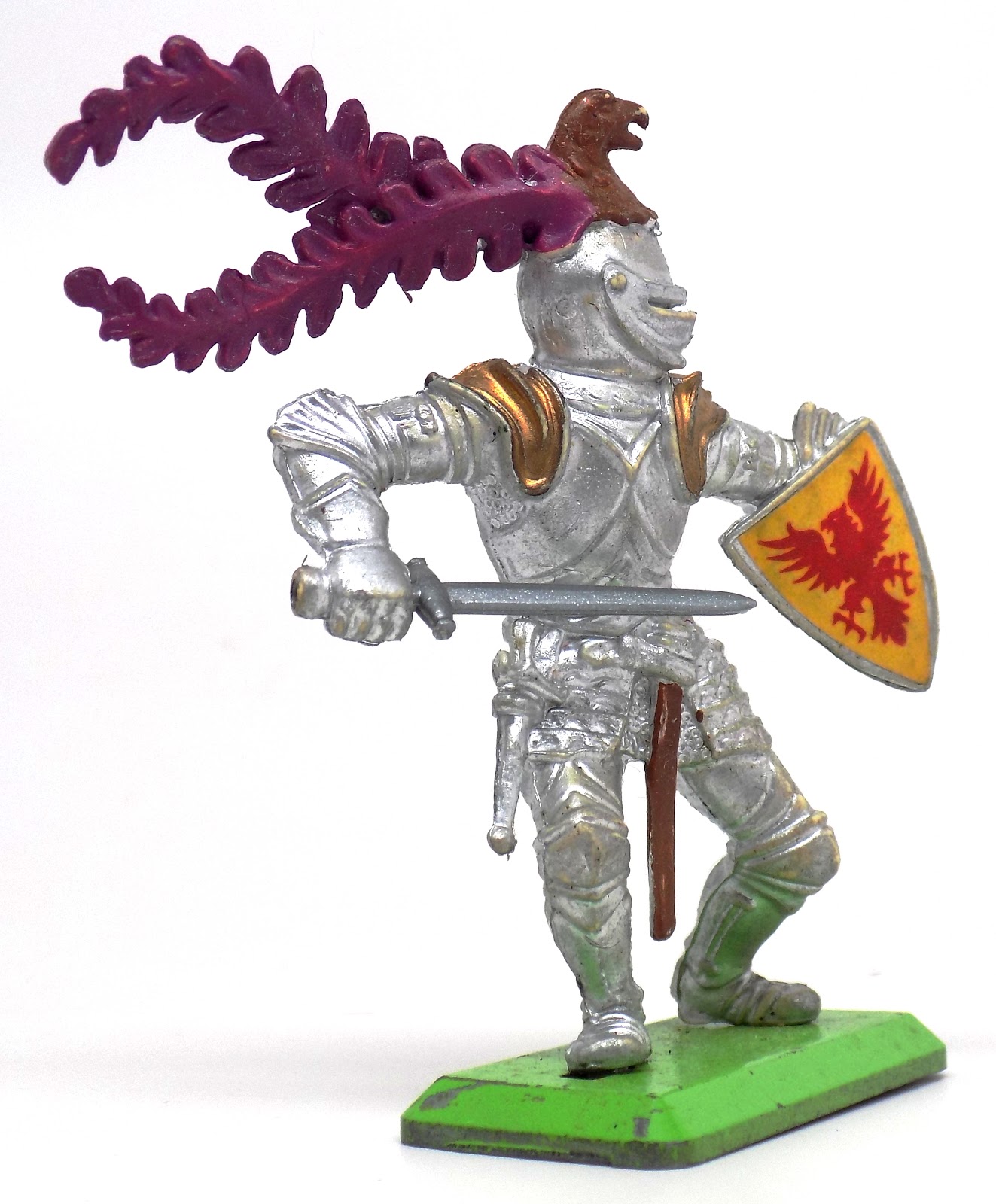 Toys and Stuff Britains 54mm 1st Series Foot Knight No. 692 1971