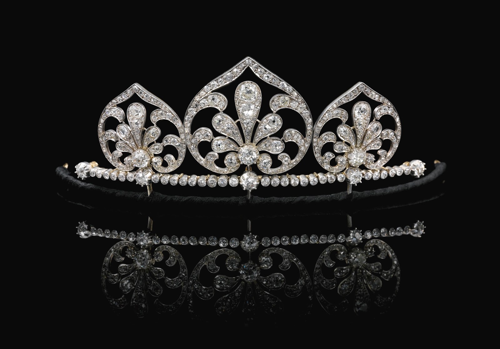 Marie Poutine's Jewels & Royals Tiara Necklace Combinations