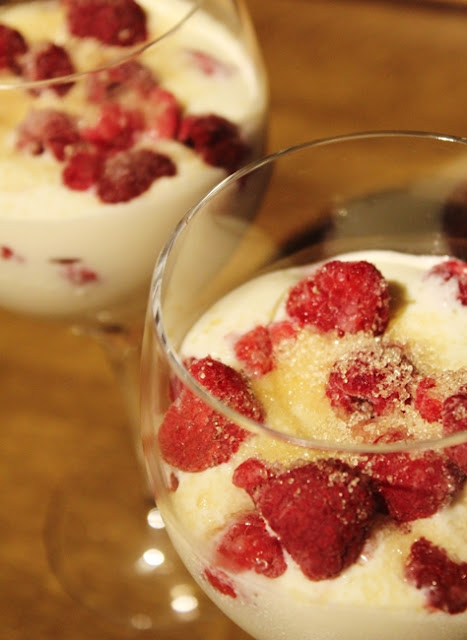 Milchmädchen-Dessert mit Himbeeren Milchmädchen Himbeeren