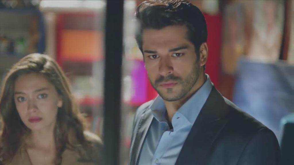 Wieczna miłość odcinek 12: Rodzice Nihan są szantażowani! Tarik podejmuje współpracę z Emirem! [Streszczenie + Zdjęcia]