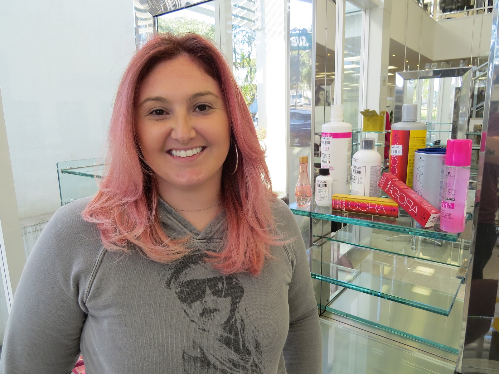 processo transformação cabelo loiro em cabelo rosa com Schwarzkopf e Tayna Viana Lady & Lord Ecoville Curitiba