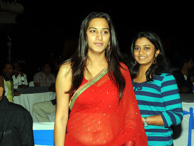 TV Actress SUREKHA VANI sizzles in red saree