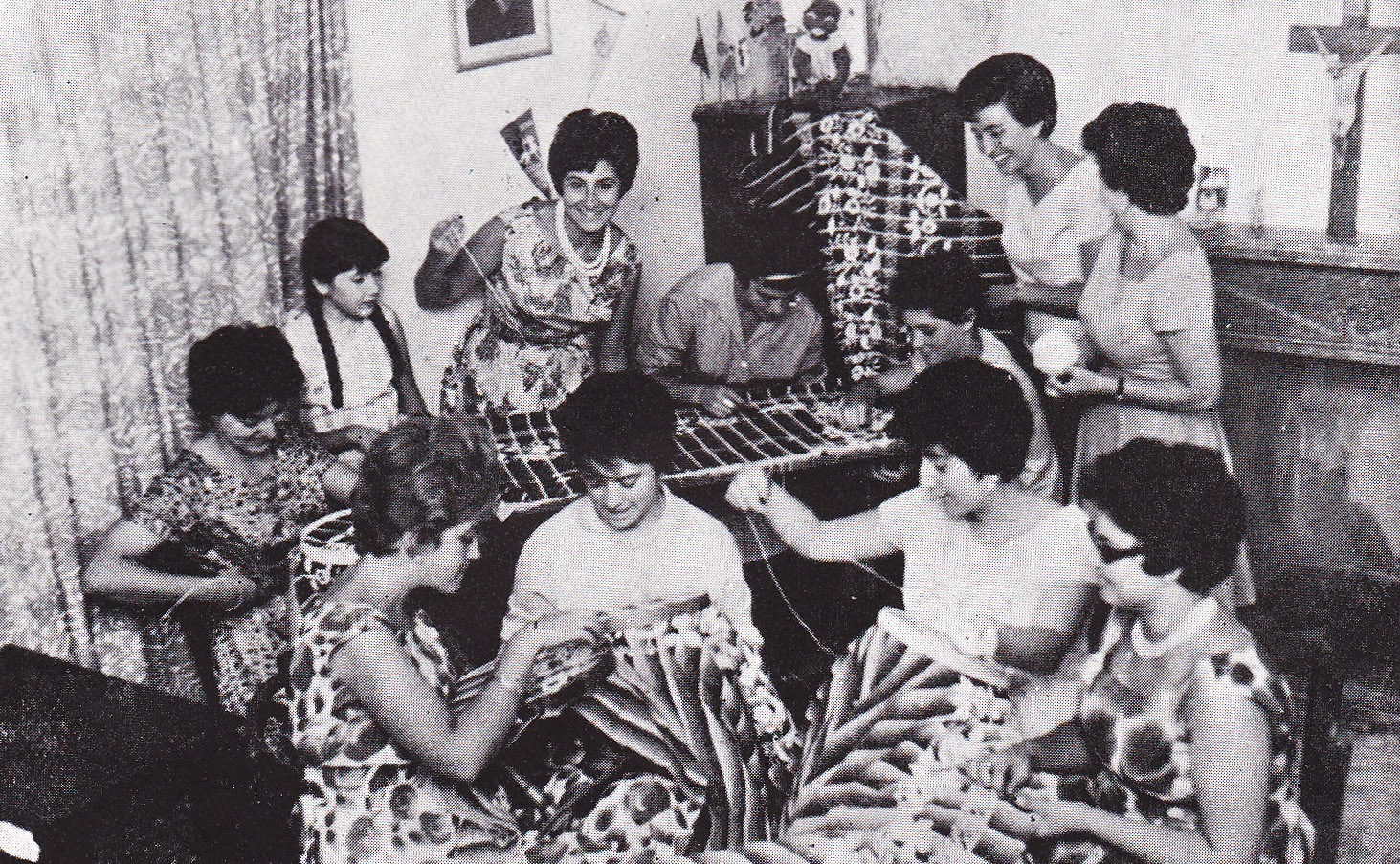 VILLENA CUÉNTAME 1961 LA SECCIÓN FEMENINA DE VILLENA TRABAJA