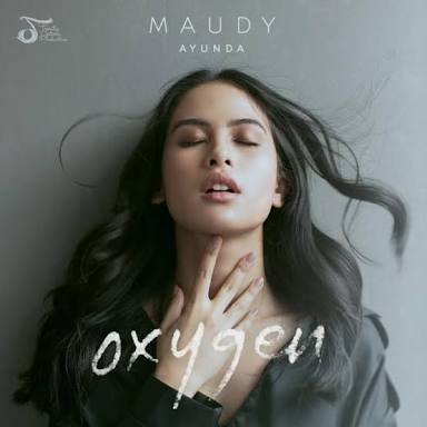 Lirik Maudy Ayunda - Aku Sedang Mencintaimu