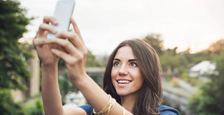 Selfitis: Obsessive Taking Of Selfies Is The New Mental Disorder According To Scientists