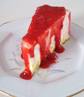 Tort de inghetata cu capsuni si vanilie./Torta gelato fragola e vaniglia.