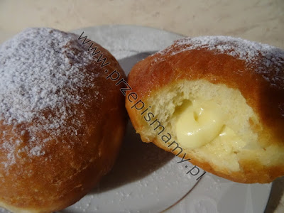 Pączki z masą ajerkoniakową Pączki z masą ajerkoniakową