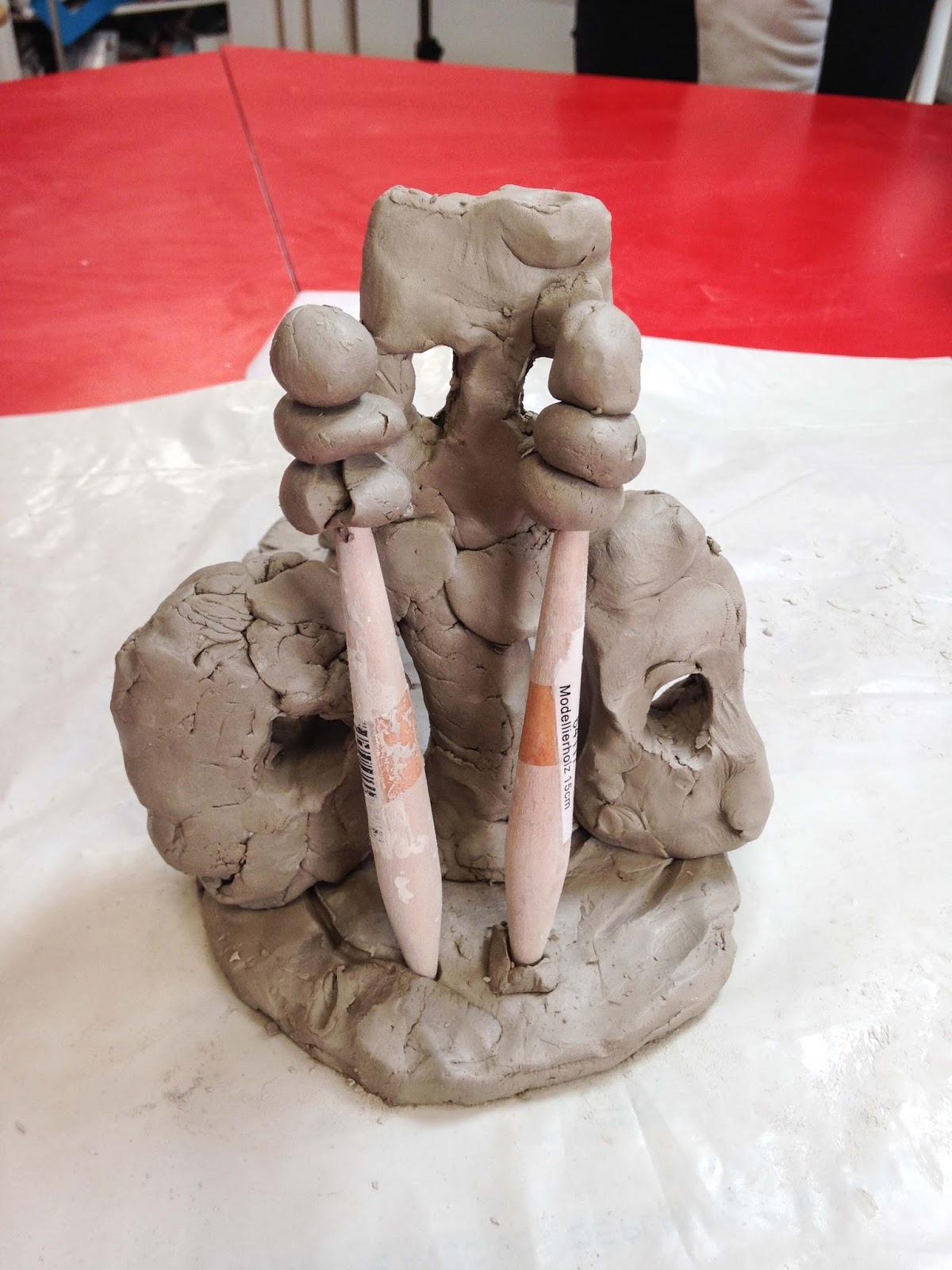 Arts Plastiques Institut de La Tour Sculpture en argile, la place du