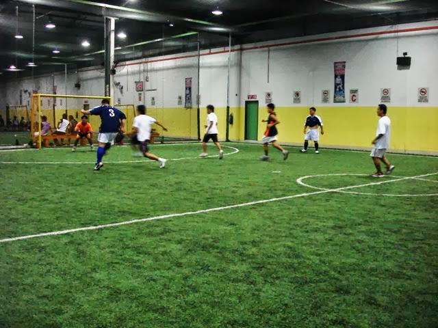 Bermain Futsal
