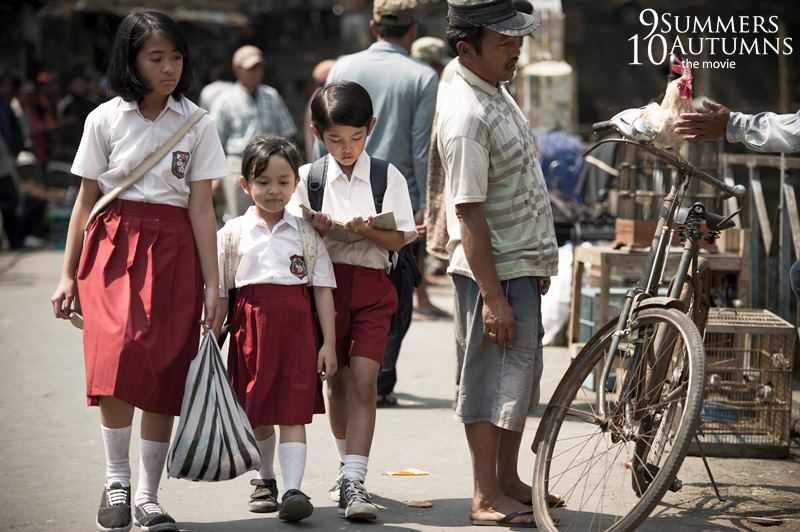 топ 10 лета 2010. джозеф гордон-левитт и зои дешанель. роб шнайдер. адам сэндлер аквапарк. топ 10 лета 2010.