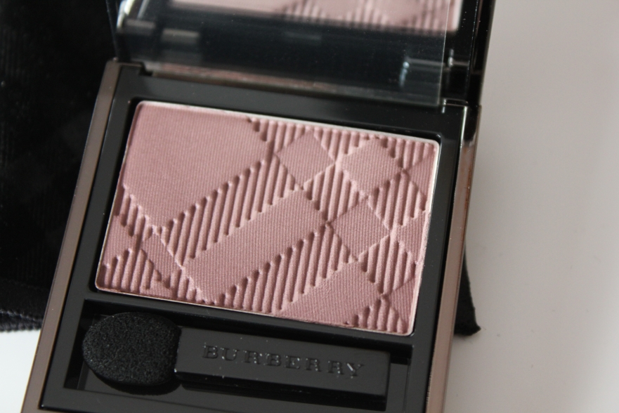 Burberry Antique Rose Sheer Eye Shadow No 10 The Non Blonde Burberry Antique Rose Sheer Eye Shadow No 10 The Non Blonde