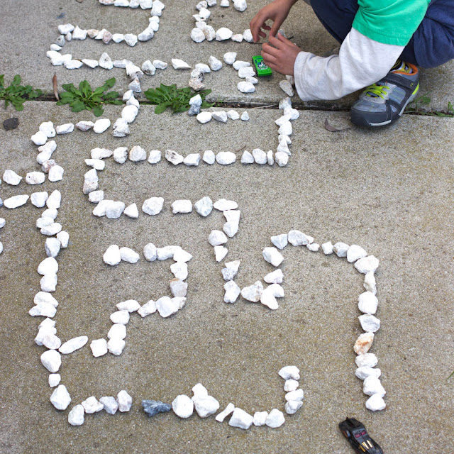 create a rock maze with kids- super easy and fun STEAM activity